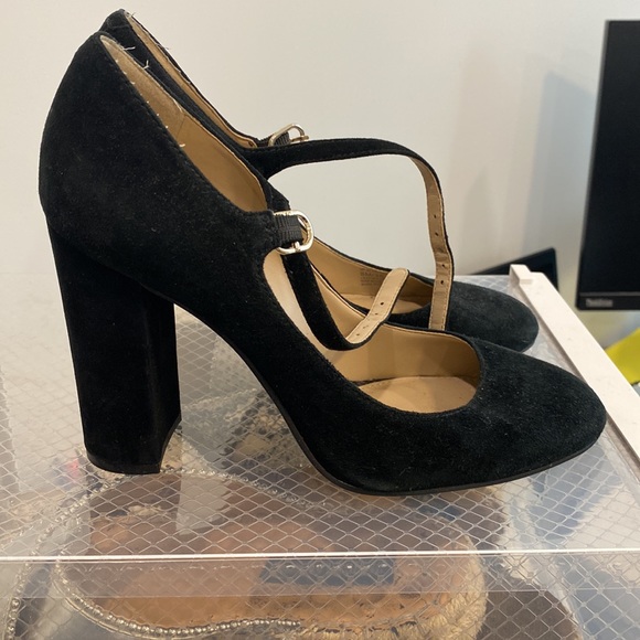 Vince Camuto Suede Closed Toe Block Heel - Picture 4 of 9